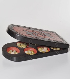 OWARE div Schnitzereien Molukkenbohnen Oframholz 28x14xh5cm
