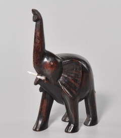 GLÜCKSELEFANT ca 18cm, Tsuinidua-Holz