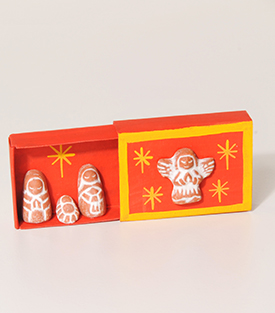 KRIPPE Zündholzschachtel rot Tonfiguren, 3,5x5x1cm
