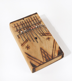 DAUMENKLAVIER 10x17,5xH4cm Holz und Metall