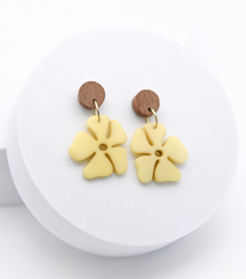 OHRRINGE Blume hellgelb Tagua Bambus L 3,5cm
