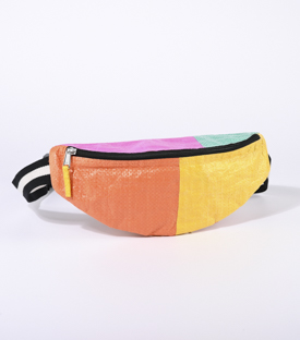 Artikeldetails anzeigen BAUCHTASCHE Colorblock Upcycle Fischfuttersäcke H13xB32xT8cm