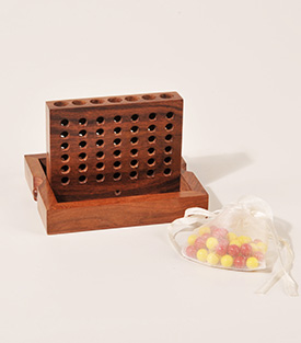 HOLZSPIEL 4 Gewinnt Sheeshamholz, 15x13xH2,5cm