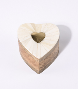 HERZDOSE Mangoholz Beindekor mit Messingeinlage 8,5x8xH5cm
