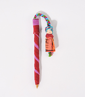 KUGELSCHREIBER mit Sorgenpüppchen ca. 14cm BW handgewebt 