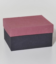 GESCHENKSKARTON lila schwarz L26xB21xH14cm  Tea for one